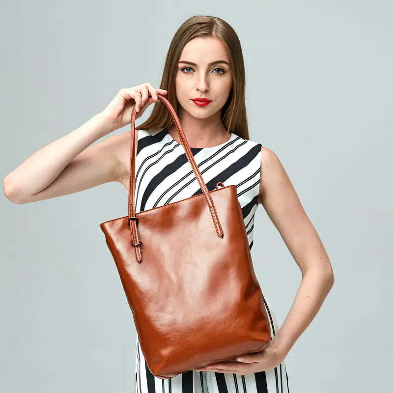 Cowhide Leather Shoulder Bag – Elegant Large-Capacity Tote with Detailed Stitching and Timeless Design