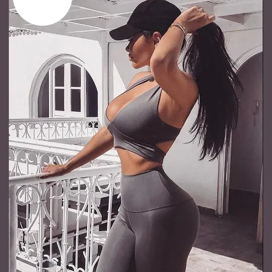 Women’s Yoga Set – 2-Piece Lightweight Workout Outfit in Light Gray & Deep Gray