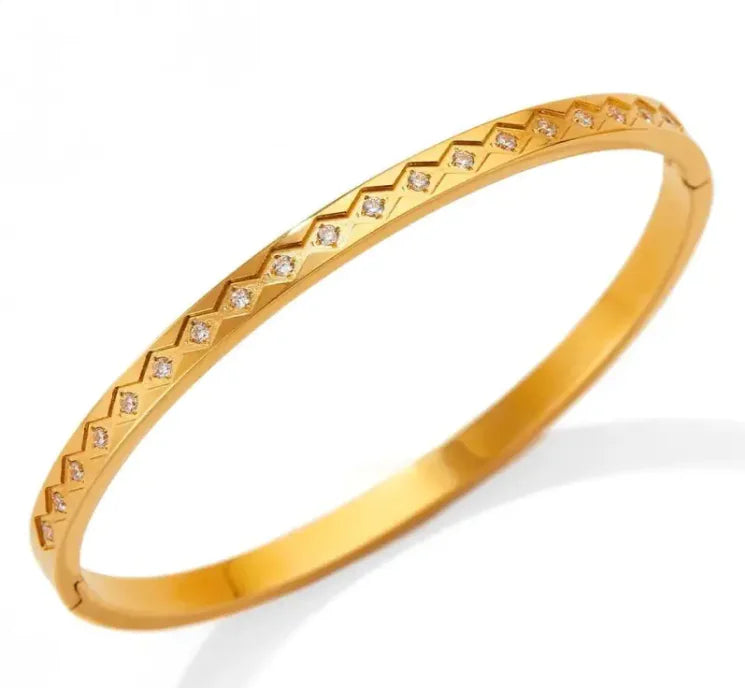 Luxe Star Buckle Bracelet: Modern Elegance Meets Durability