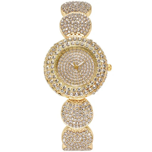 Timeless Elegance: Round Dial Bracelet Watch for Women