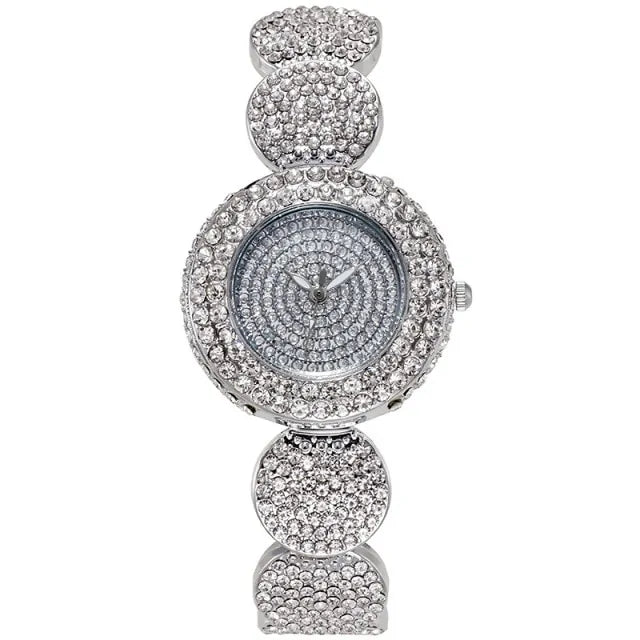 Timeless Elegance: Round Dial Bracelet Watch for Women