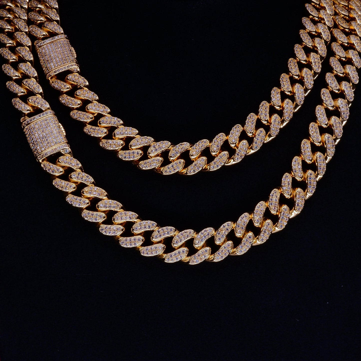 Flip Buckle Iced Cuban Link Chain Necklace – Gold-Plated Statement Piece