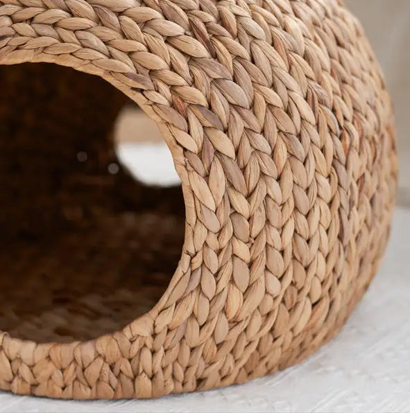 Gertrude Woven Water Hyacinth Circular Cat Bed with Handle – Natural Rattan Nest for Cats and Small Pets (18"x18"x18")