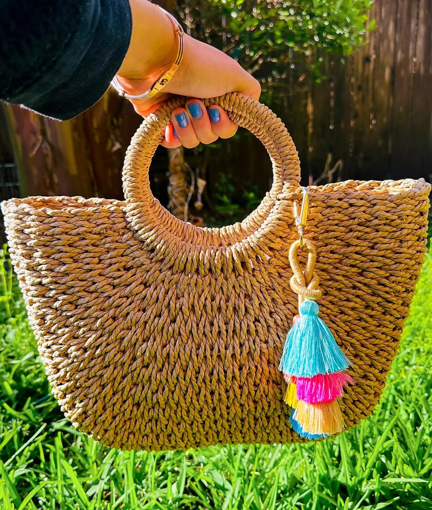 Spring Cyrus Beach Bag: Handcrafted Round Straw Tote