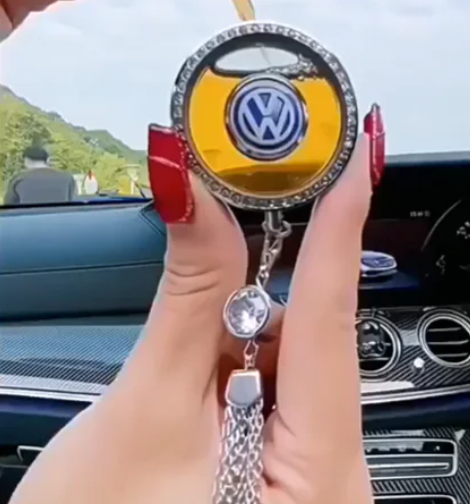 Car Perfume Hanging Pendant – Luxury Alloy Fragrance Charm for High-End Vehicles