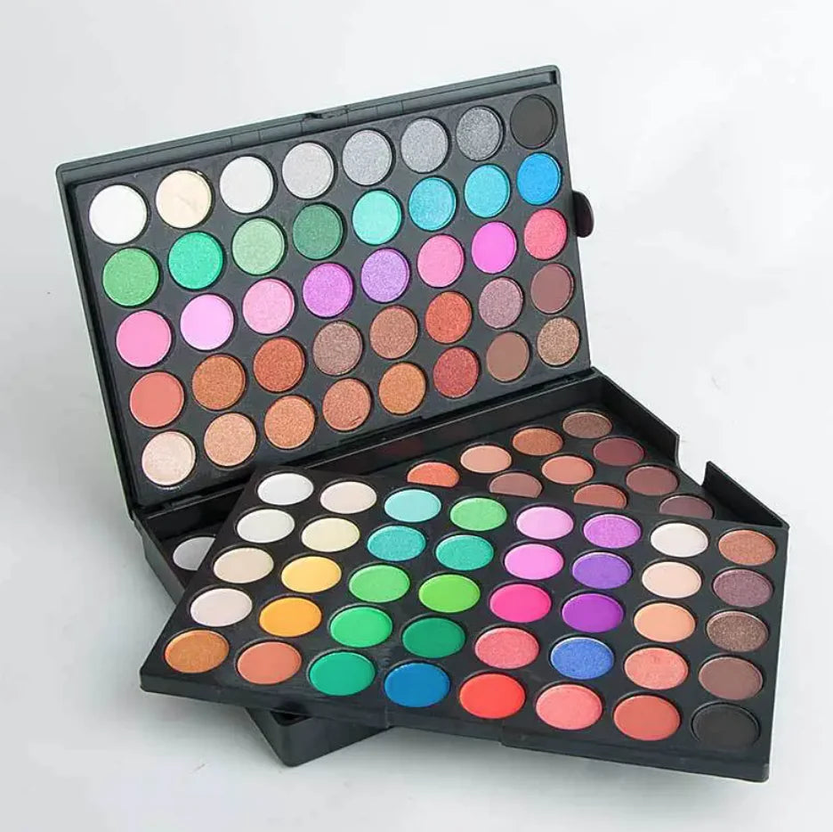 Unlock Effortless Glam with This Pigment-Rich Eyeshadow Compact