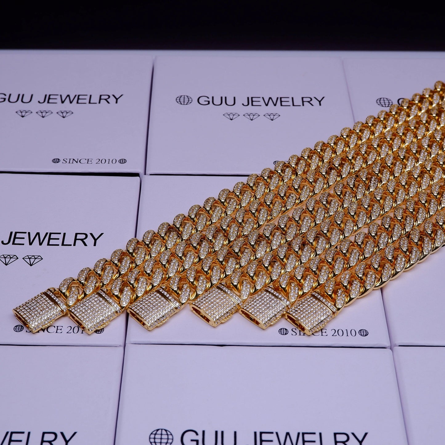 Flip Buckle Iced Cuban Link Chain Necklace – Gold-Plated Statement Piece