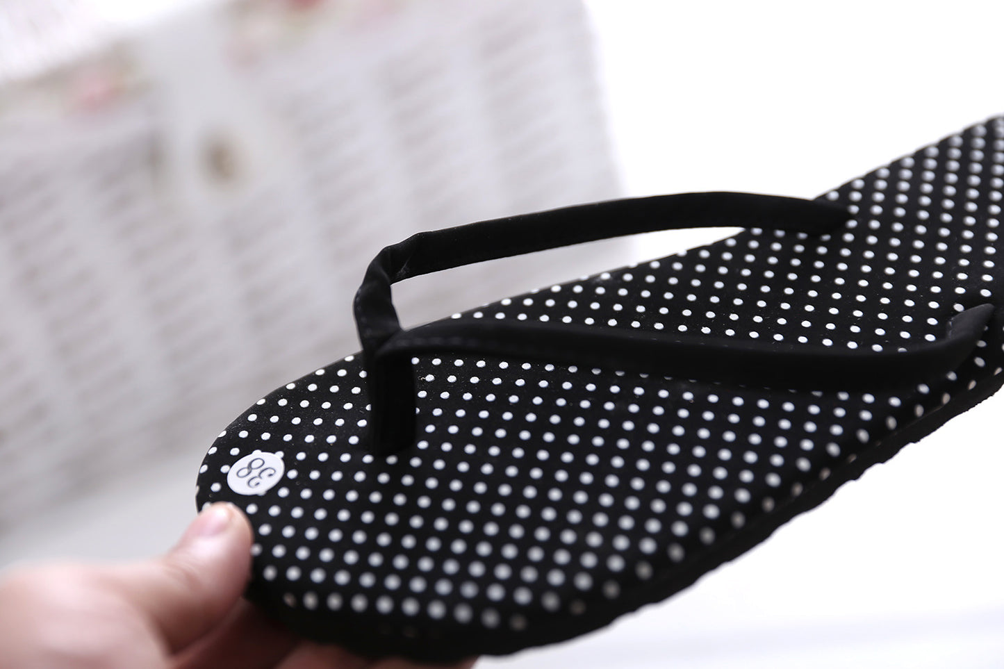 Fashion Flat Flip Flops – Non-Slip, Lightweight, and Perfect for Casual Summer Comfort