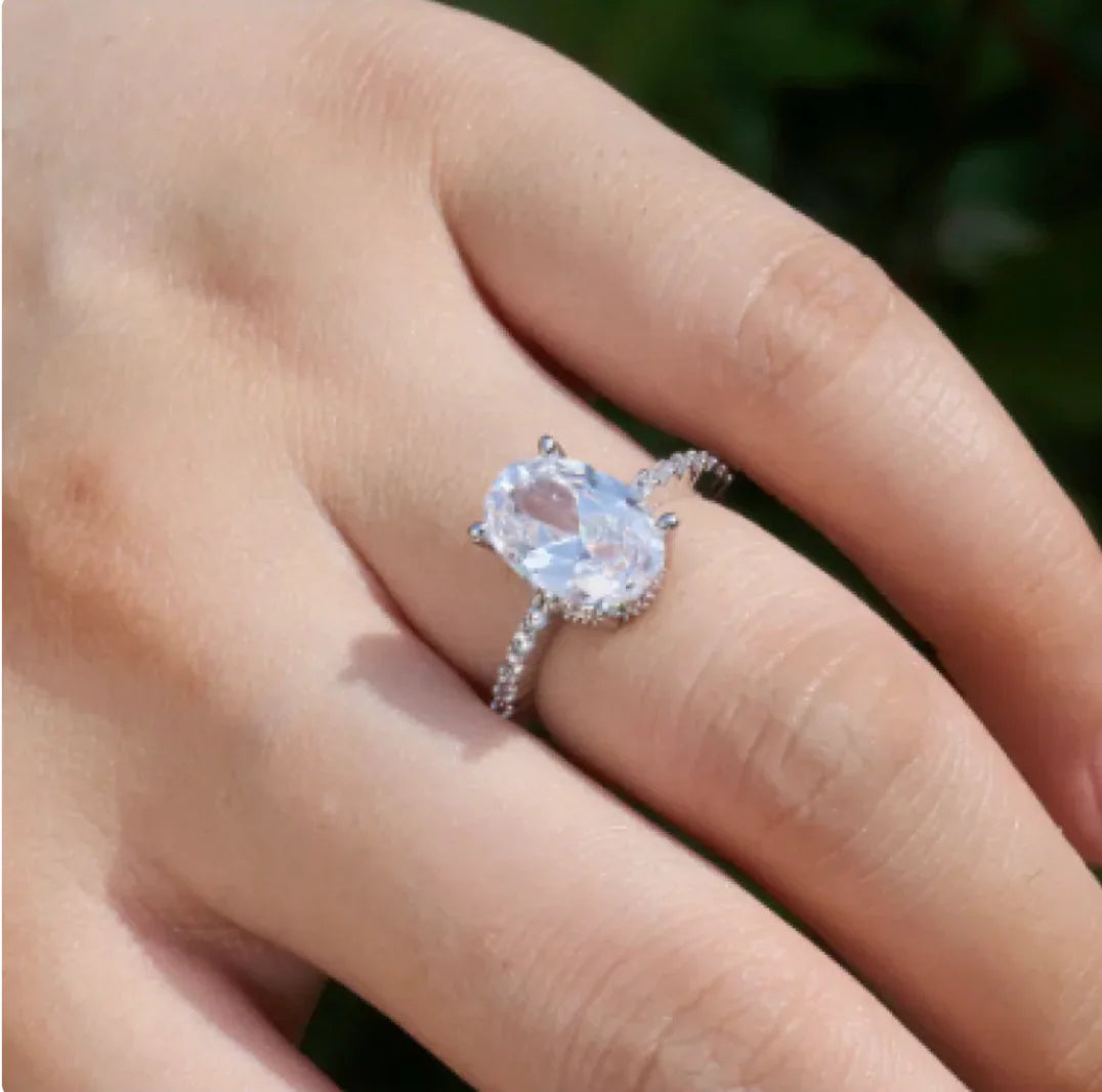 Zircon Platinum Engagement Ring: A Dazzling Symbol of Love