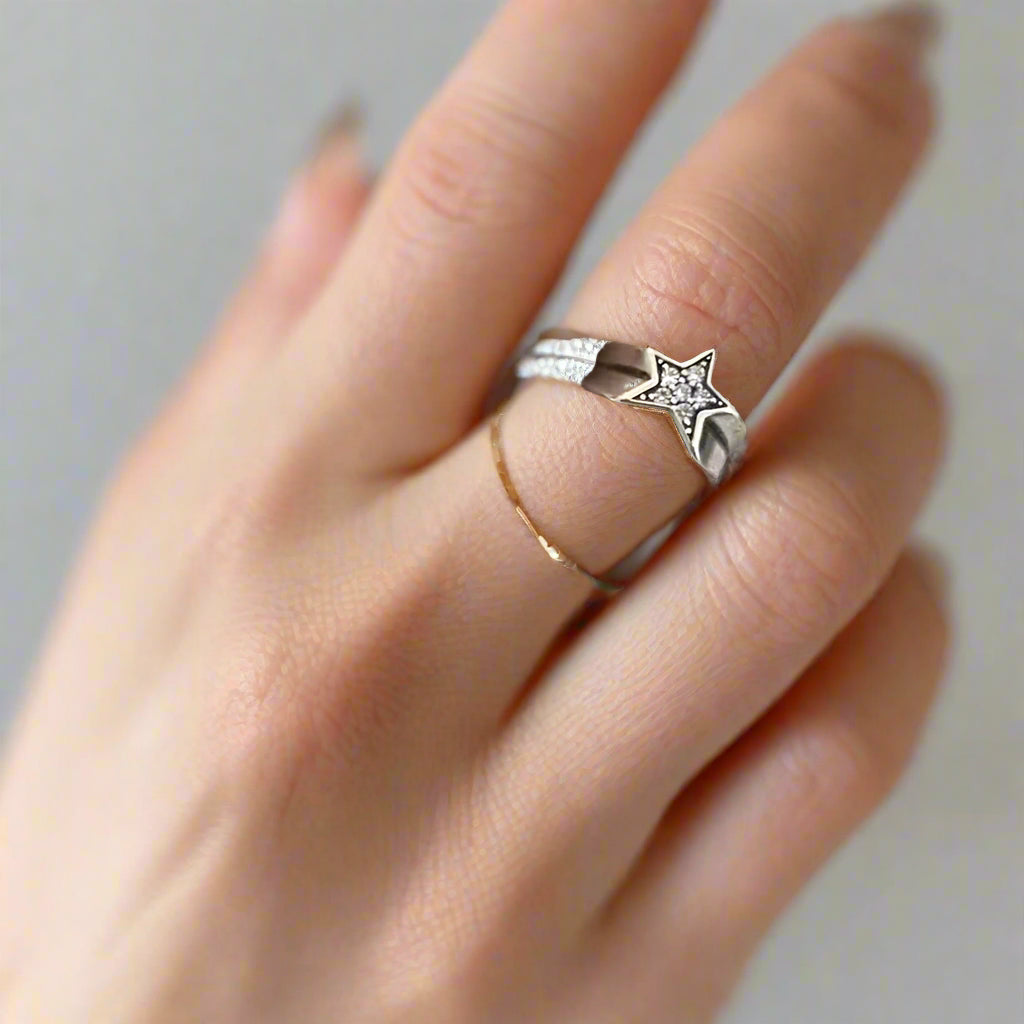 Shiny Rhinestone Star Ring - Sparkle with Elegance on Your Finger