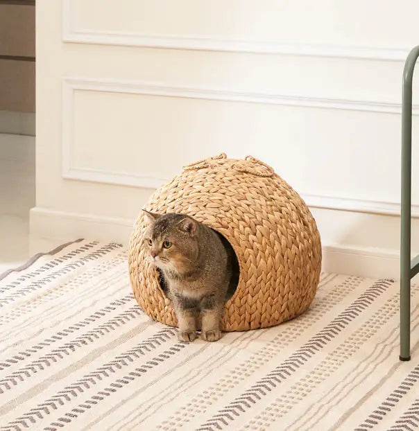 Gertrude Woven Water Hyacinth Circular Cat Bed with Handle – Natural Rattan Nest for Cats and Small Pets (18"x18"x18")