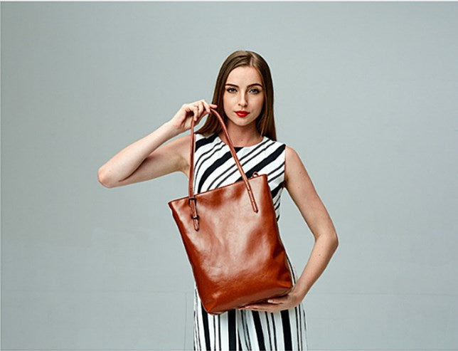 Cowhide Leather Shoulder Bag – Elegant Large-Capacity Tote with Detailed Stitching and Timeless Design