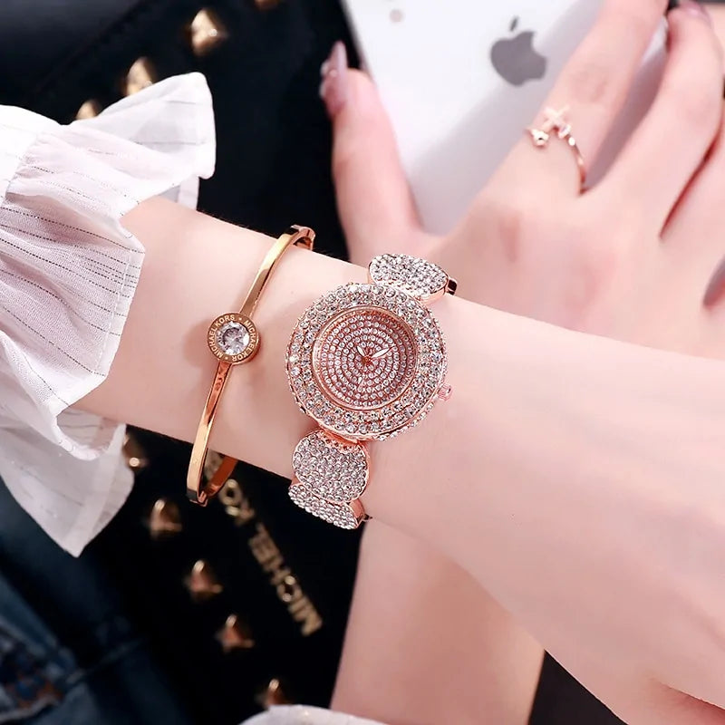 Timeless Elegance: Round Dial Bracelet Watch for Women