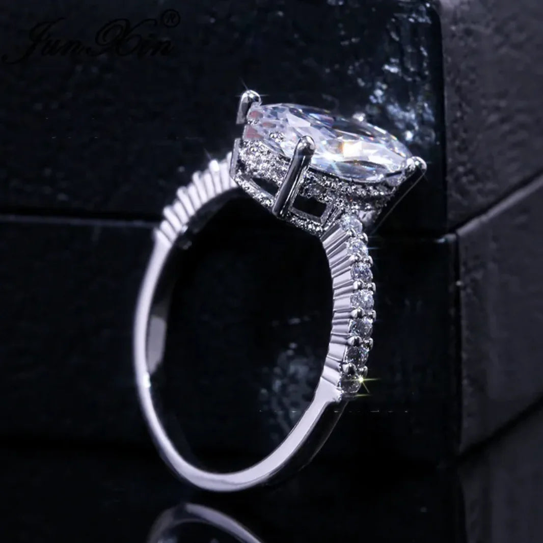 Zircon Platinum Engagement Ring: A Dazzling Symbol of Love