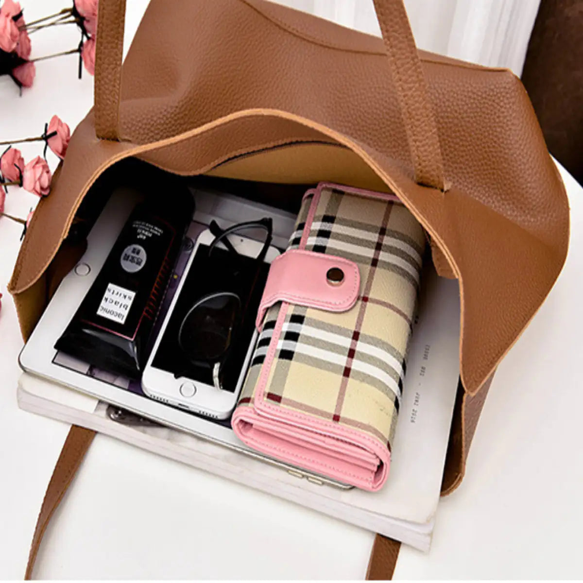 4-in-1 Handbag Set – Glamorous Vegan Leather Tote, Crossbody, Wristlet, and Cardholder
