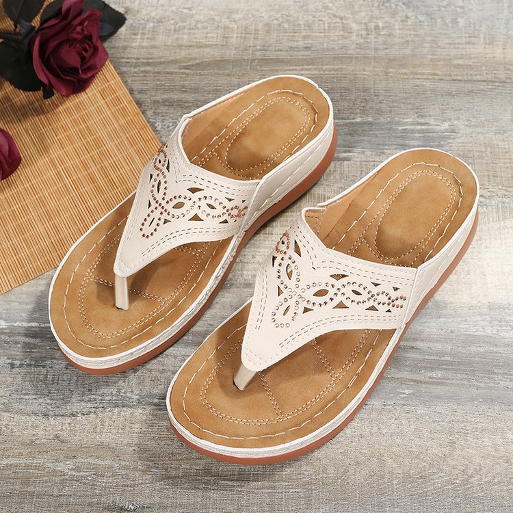 Thick-Soled Flip-Flops – Rhinestone Hollow Platform Sandals for Effortless Summer Style