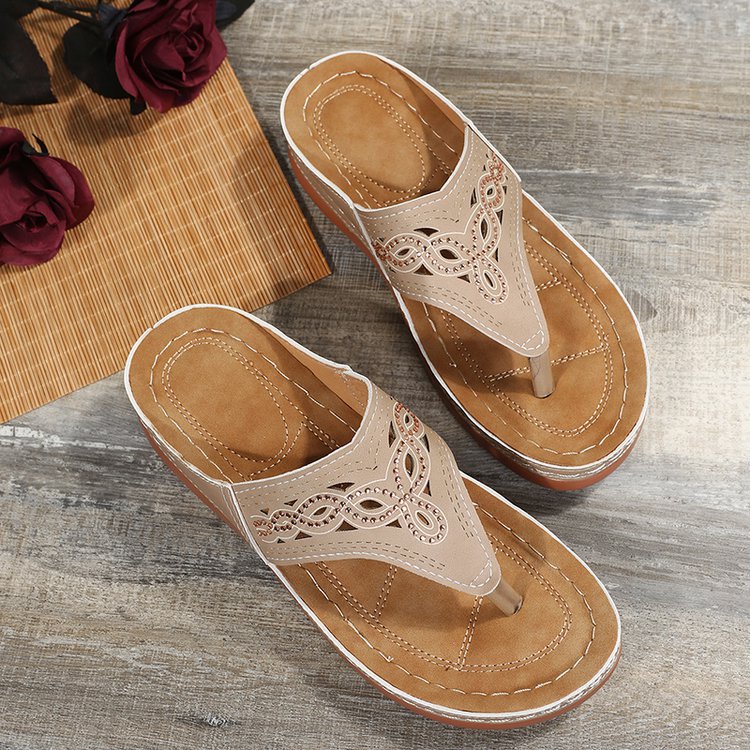 Thick-Soled Flip-Flops – Rhinestone Hollow Platform Sandals for Effortless Summer Style