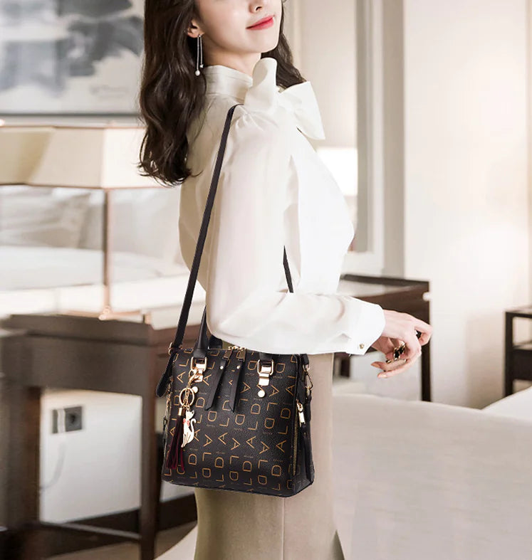 Vintage PU Leather Handbag – Stylish Letter Print Shoulder & Crossbody Bag with Cat Charm