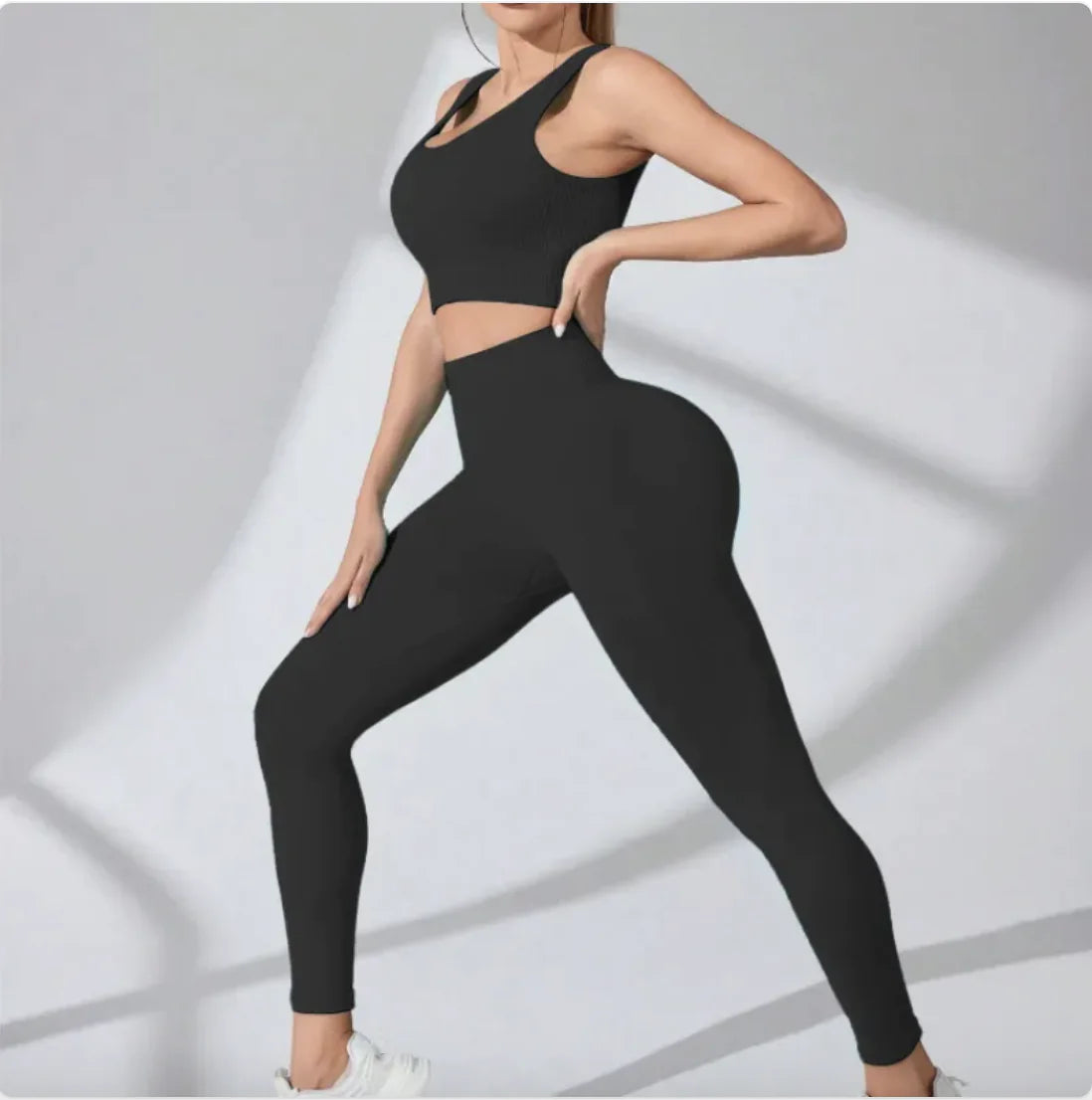 Seamless Sleeveless Vest and Cropped Pants Set – Stretchy, Lightweight Activewear for Everyday Movement