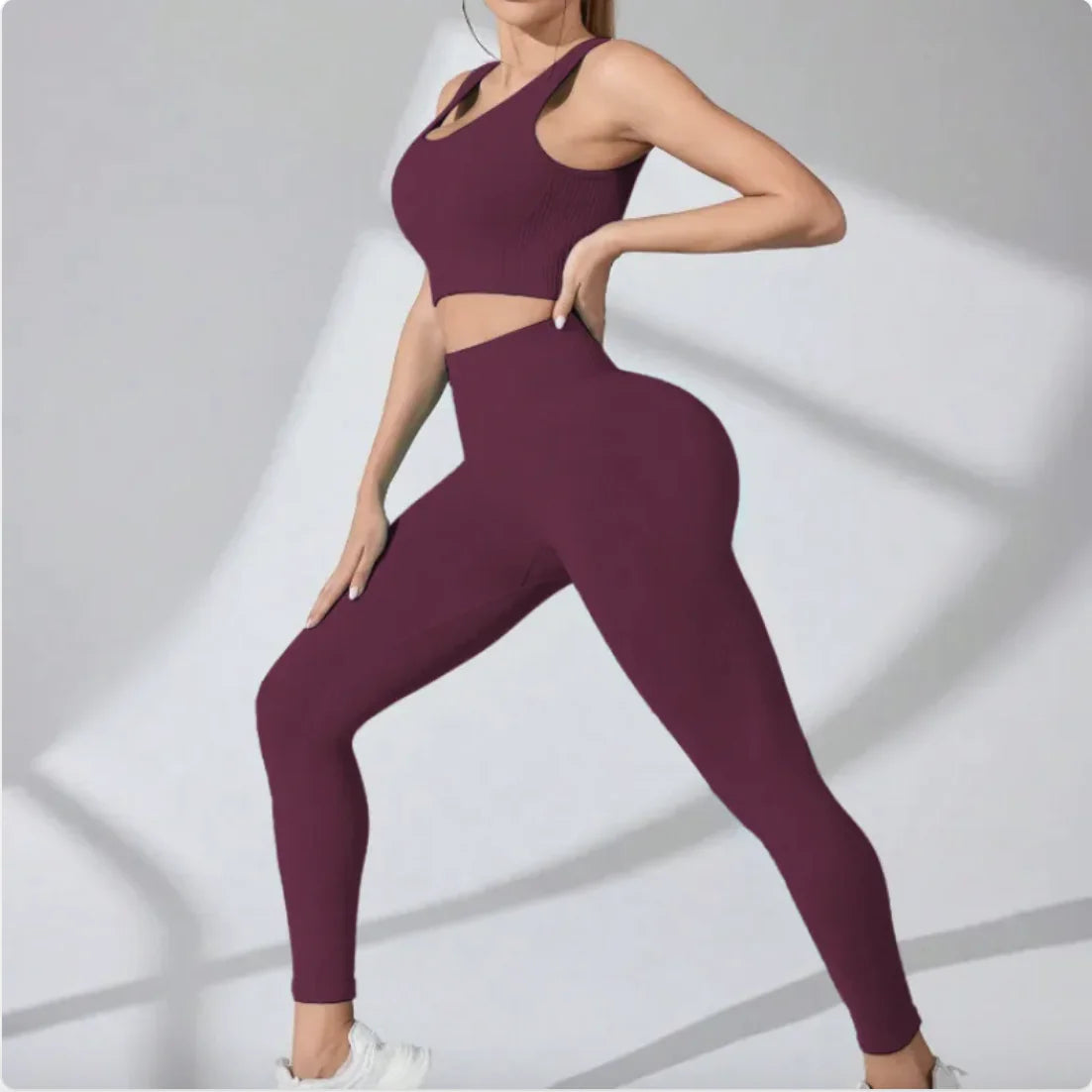Seamless Sleeveless Vest and Cropped Pants Set – Stretchy, Lightweight Activewear for Everyday Movement