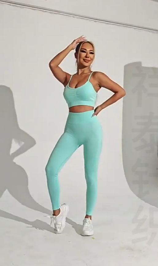 Women’s Sports Fitness Buttocks Lifting Yoga Set (High-Waisted Leggings & Supportive Bra)