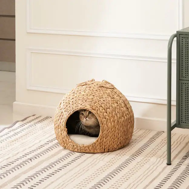 Gertrude Woven Water Hyacinth Circular Cat Bed with Handle – Natural Rattan Nest for Cats and Small Pets (18"x18"x18")