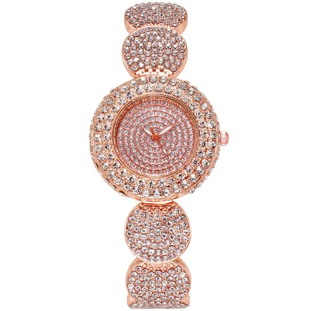 Timeless Elegance: Round Dial Bracelet Watch for Women