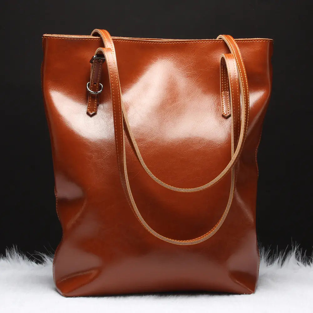 Cowhide Leather Shoulder Bag – Elegant Large-Capacity Tote with Detailed Stitching and Timeless Design