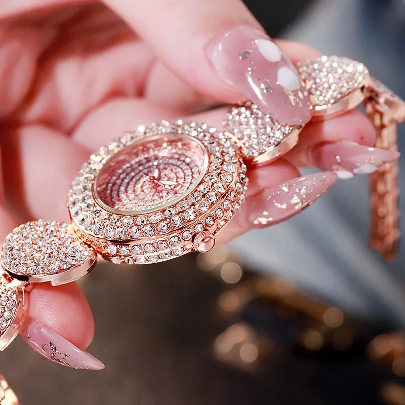 Timeless Elegance: Round Dial Bracelet Watch for Women