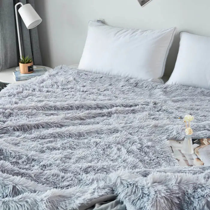 Light Gray Flannel Blanket – Plush & Fluffy Soft Throw for Home & Office (Multiple Sizes)