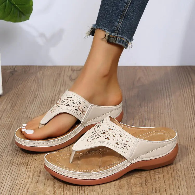 Thick-Soled Flip-Flops – Rhinestone Hollow Platform Sandals for Effortless Summer Style