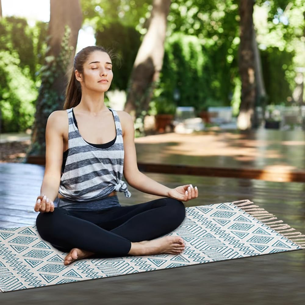 Cotton Yoga Mat – 4mm Thick Eco-Friendly Cotton Yoga Rug – Absorbent, Grippy & Lightweight – Ideal for Ashtanga, Hot Yoga, Pilates & Meditation