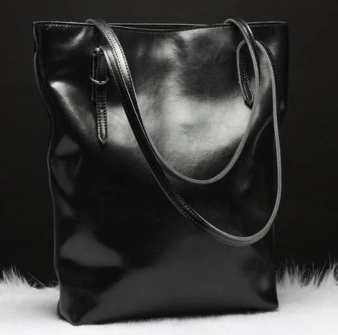 Cowhide Leather Shoulder Bag – Elegant Large-Capacity Tote with Detailed Stitching and Timeless Design