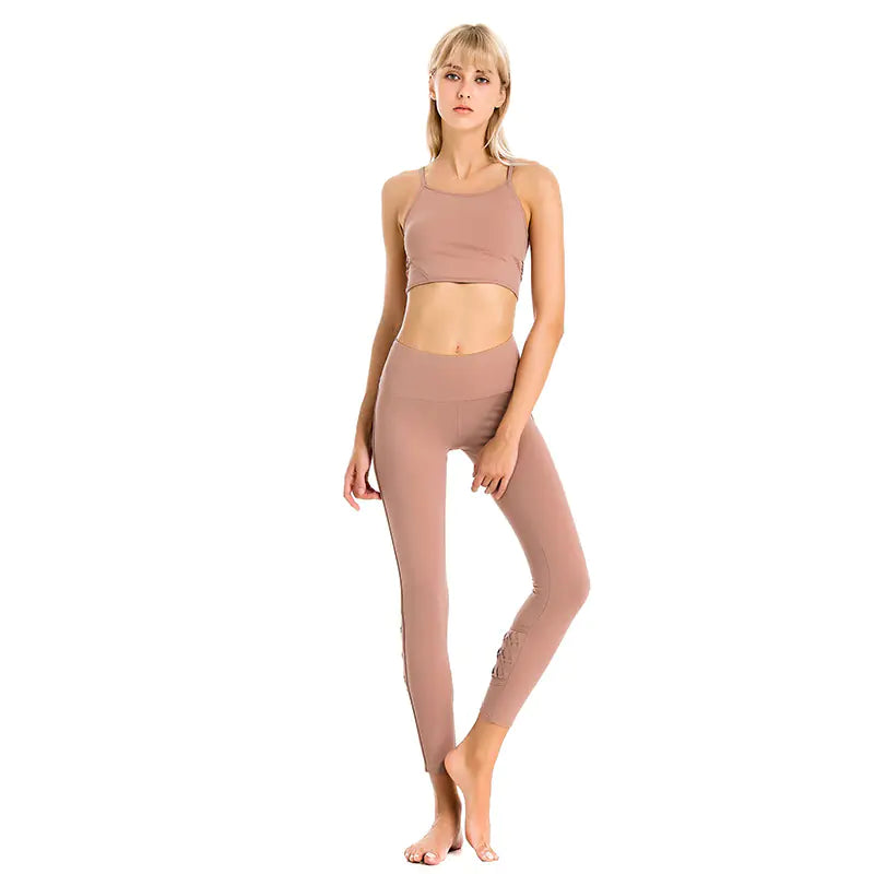 Professional Women’s Yoga Suit – Quick-Dry Comfort with Elegant Cut Detailing