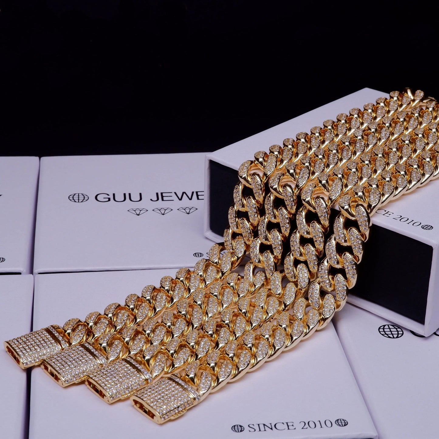 Flip Buckle Iced Cuban Link Chain Necklace – Gold-Plated Statement Piece