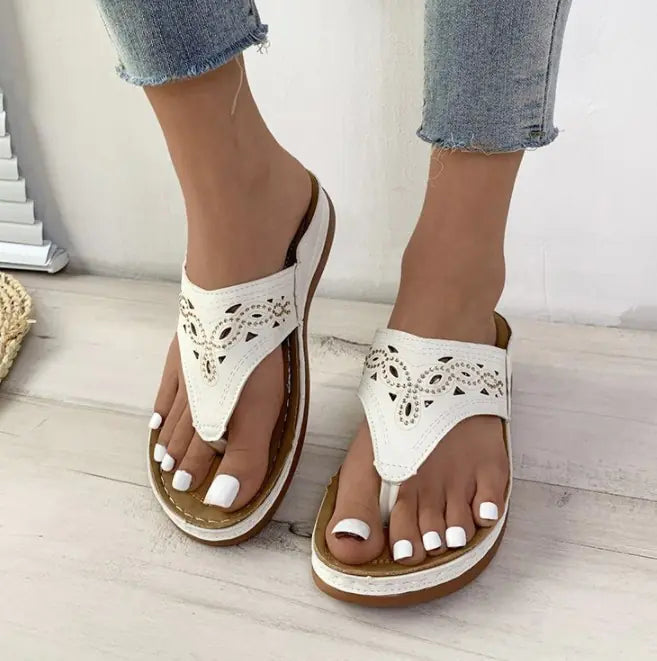 Thick-Soled Flip-Flops – Rhinestone Hollow Platform Sandals for Effortless Summer Style