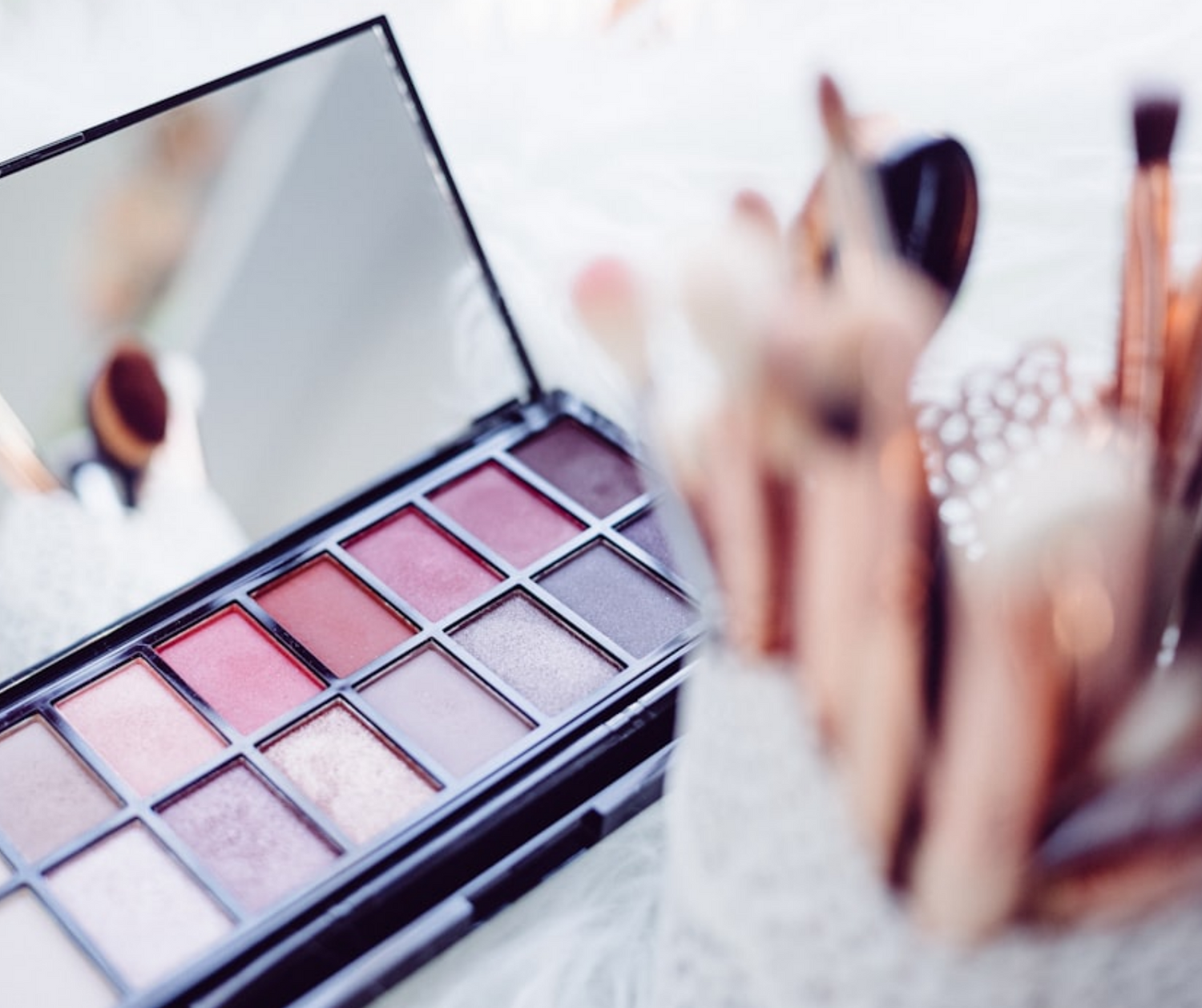 Cosmetics Tools & Accessories (Cosmetic Bags, Makeup Brushes, Sponges, Eyelash Curlers, etc) Mirrors
