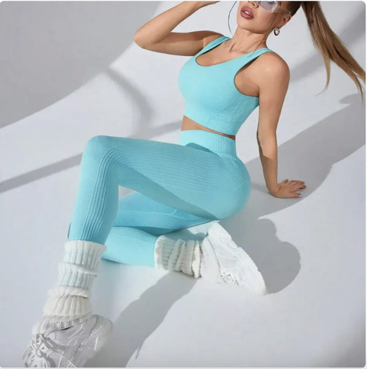 Seamless Sleeveless Vest and Cropped Pants Set – Stretchy, Lightweight Activewear for Everyday Movement