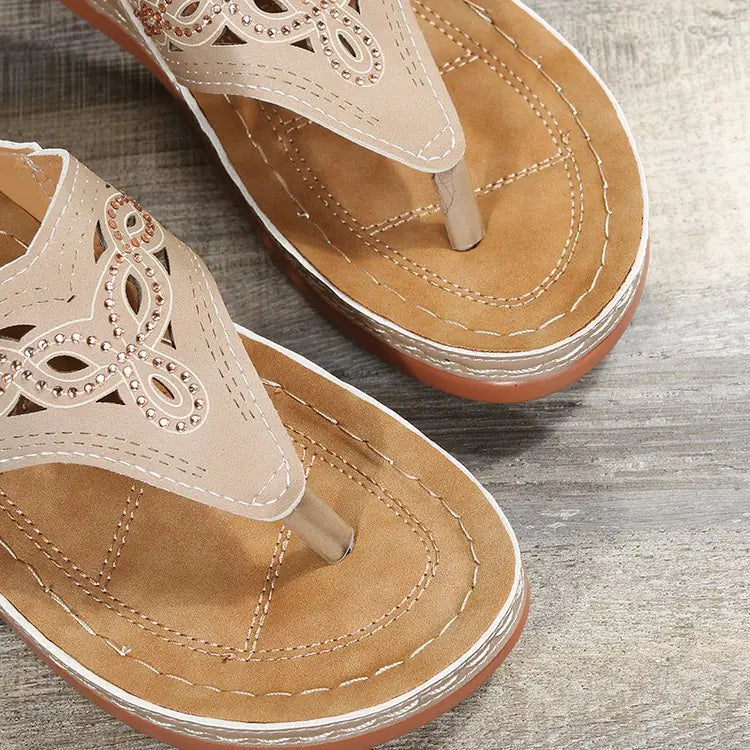 Thick-Soled Flip-Flops – Rhinestone Hollow Platform Sandals for Effortless Summer Style