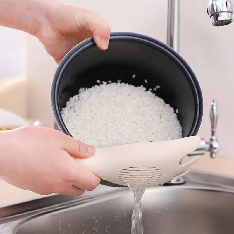 Multi-functional Colander/Strainer & Rice/Pasta Washing Spoon – Lightweight PP Kitchen Gadget for Easy Cleaning