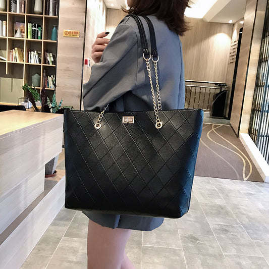 Chain Shoulder Bag Handbag – Sleek Everyday Tote with Elegant Gold Chain Strap