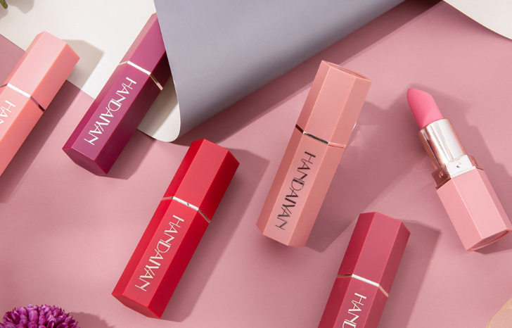 Matte Lip Glaze – Waterproof, Vivid Color, Nourishing Comfort (6 Shades)