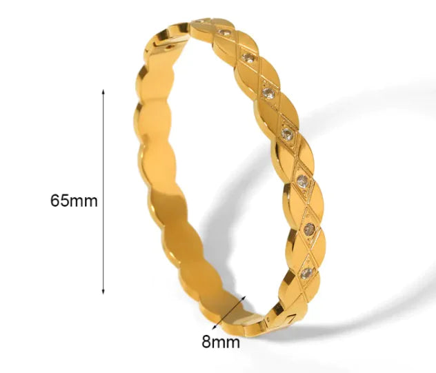 Luxe Star Buckle Bracelet: Modern Elegance Meets Durability