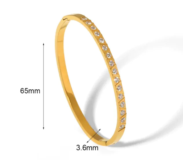 Luxe Star Buckle Bracelet: Modern Elegance Meets Durability