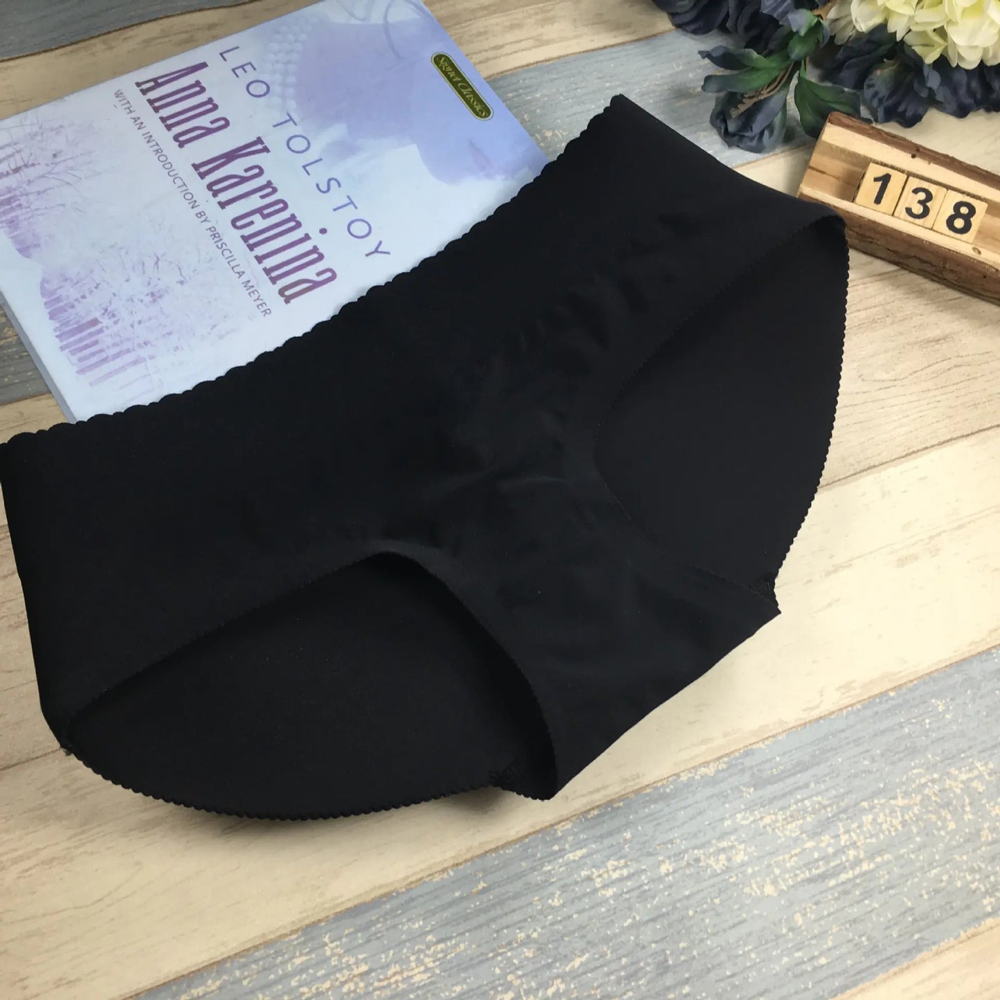 Seamless Butt-Lifting Underwear (size S-XL)