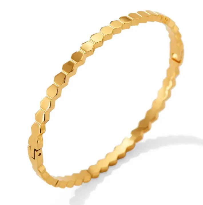 Luxe Star Buckle Bracelet: Modern Elegance Meets Durability