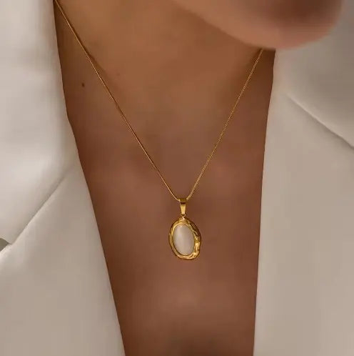 18K Gold-Plated Oval Cat Eye Opal Pendant Necklace – Elegant & Timeless Jewelry