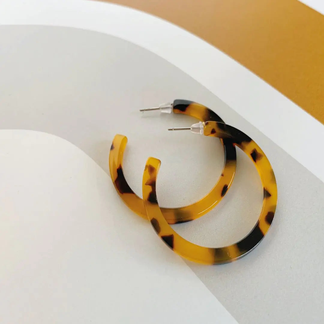 Annie Earrings – Lightweight Tortoise Shell Resin Hoop Earrings