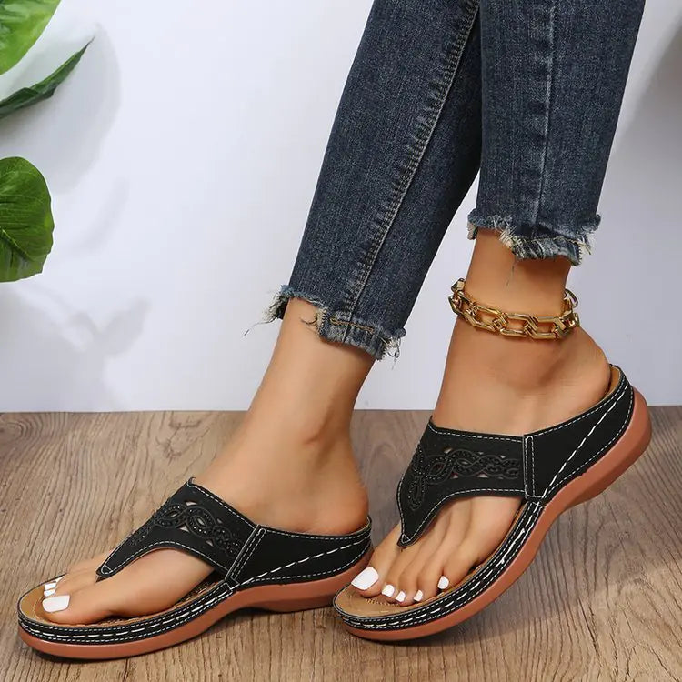 Thick-Soled Flip-Flops – Rhinestone Hollow Platform Sandals for Effortless Summer Style