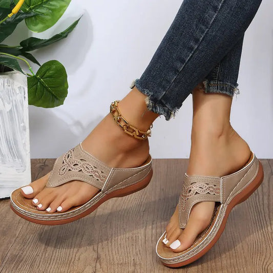 Thick-Soled Flip-Flops – Rhinestone Hollow Platform Sandals for Effortless Summer Style